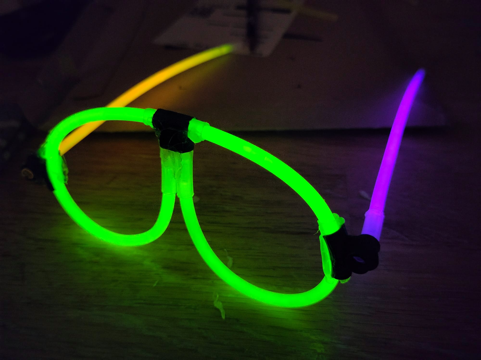 A picture of the assembled clips and glow
sticks.